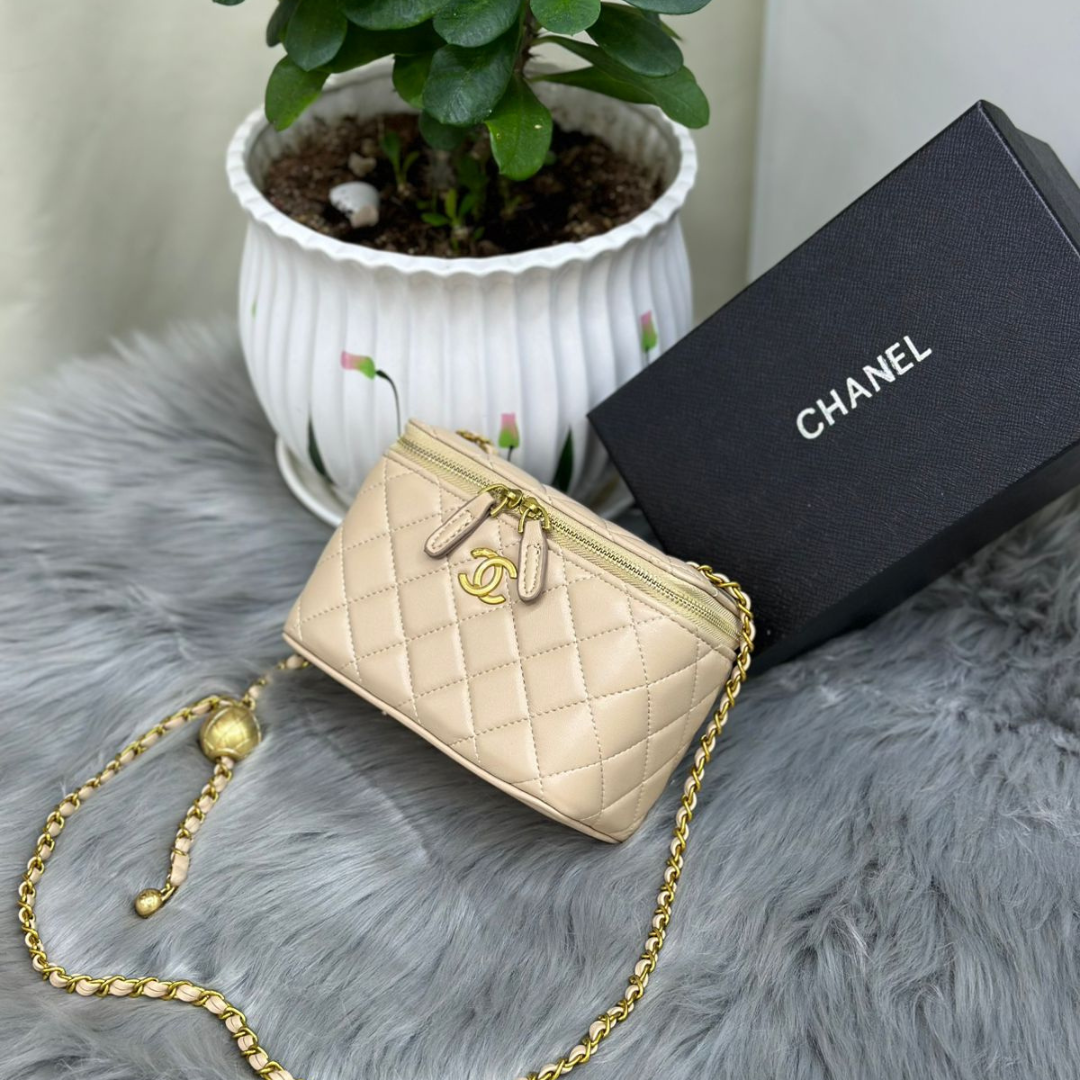 Chanel Women’s Designer Handbag | Luxury Quilted Chain Bag | Premium Fashion for Dubai